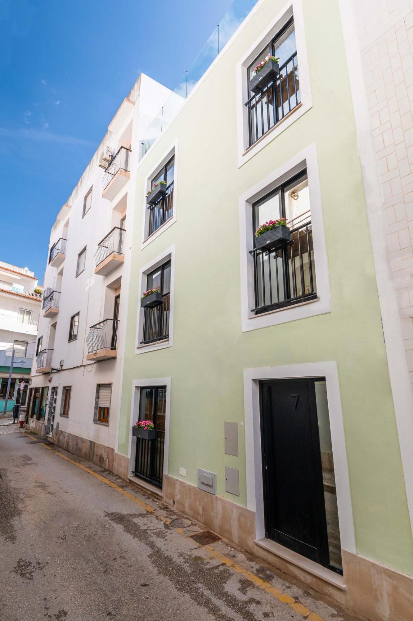 Townhouse - Luxury, Wi-fi, Ac, 2 Mins From The Holiday home Armacao de Pera