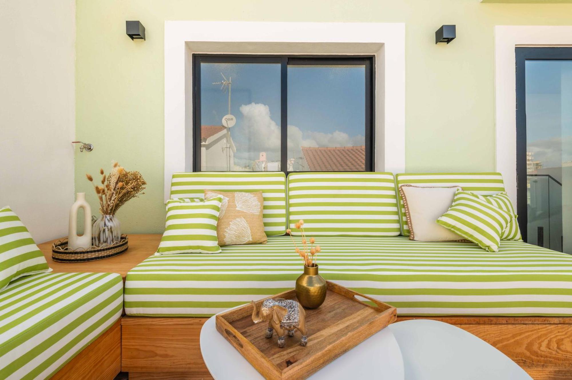 Townhouse - Luxury, Wi-fi, Ac, 2 Mins From The *