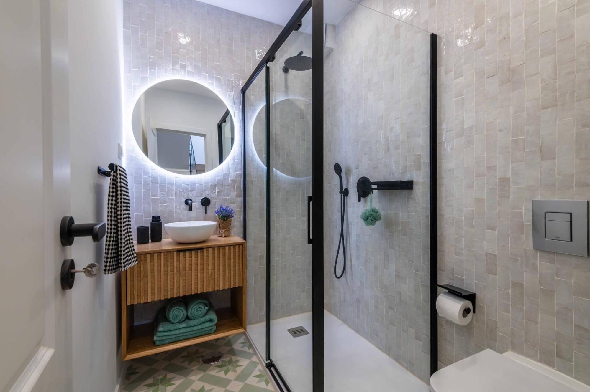 Townhouse - Luxury, Wi-fi, Ac, 2 Mins From The *